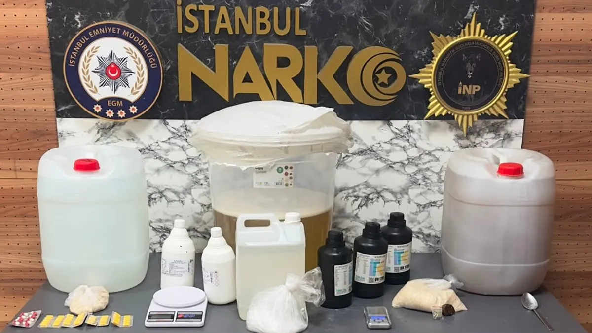 İstanbul'da uyuşturucu operasyonu kapsamında ele geçirilen maddelerden görüntüler.