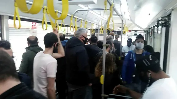 İETT otobüsünde skandal görüntüler! CHP’li İBB tedbirleri ihlal etmeye devam ediyor