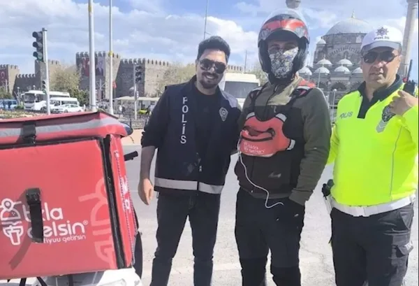 1-mayis-emek-ve-dayanisma-gununde-nefes-borusuna-cisim-kacan-motokuryeyi-polis-kurtardi-1777659640183.jpg