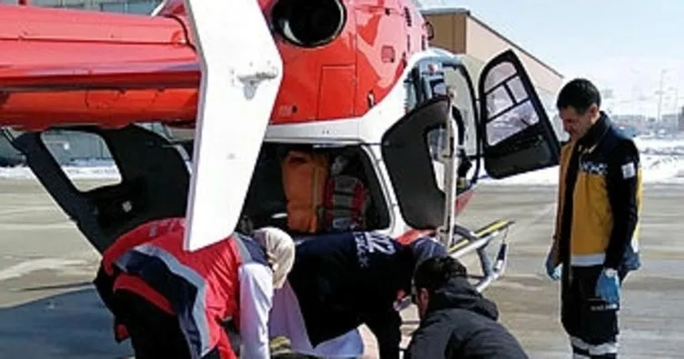 Van’da felç geçiren hasta ambulans helikopterle hastaneye kaldırıldı