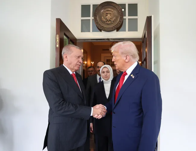 son-dakika-i-abd-baskani-trumptan-baskan-erdogana-ovgu-dolu-sozler-onun-icin-nato-zirvesine-gidiyorum-1782334519101.jpg SON DAKİKA I ABD Başkanı Trump'tan Başkan Erdoğan'a övgü dolu sözler: