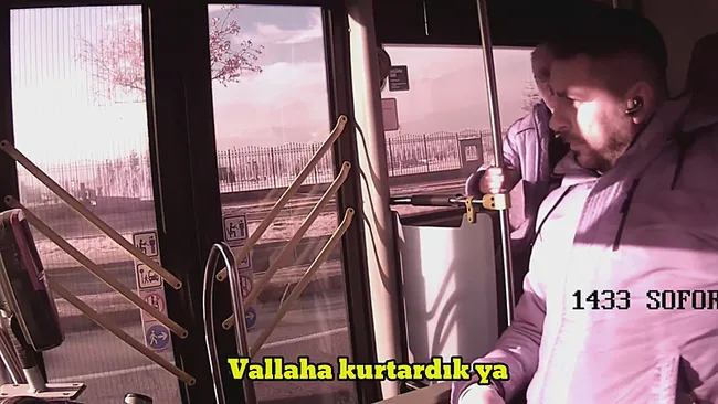 kayseride-otobus-soforunden-heimlich-manevrasi-kadinin-hayatini-kurtardi-1736618938545.jpeg