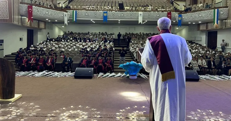 Sağlık Bilimleri Üniversitesi’nden Buhara’da mezuniyet coşkusu!