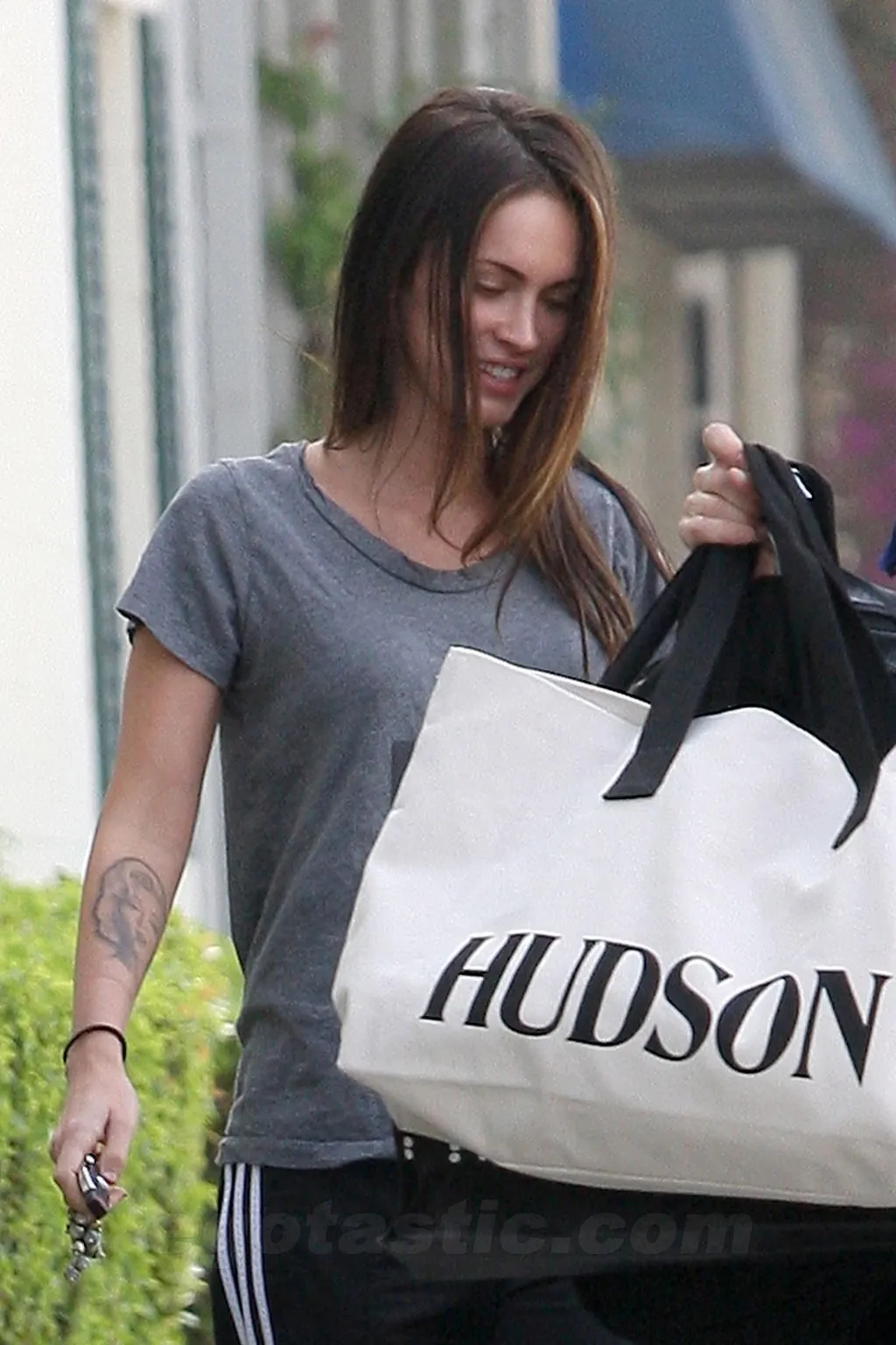 Megan Fox�un sokak hali Galeri Magazin 29 Ekim 2018 Pazartesi