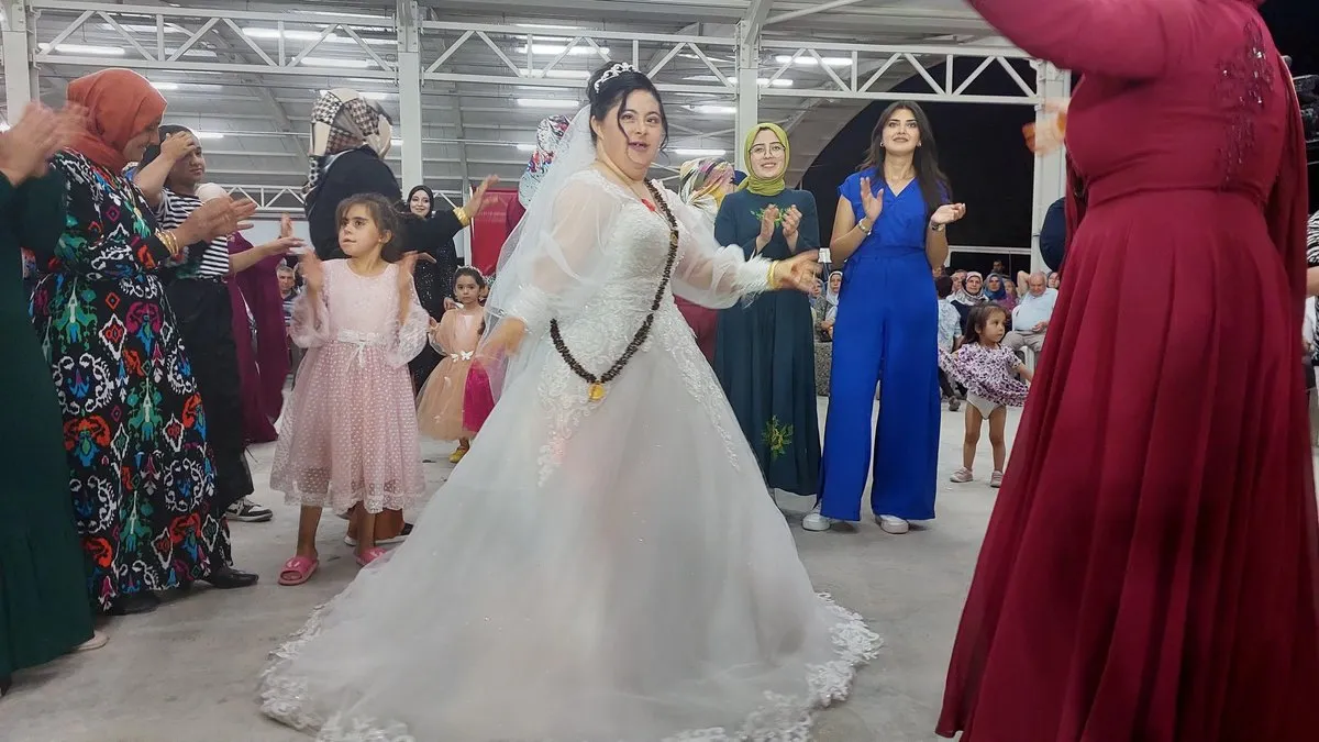 Down sendromlu Esra’nın gelin olma hayali gerçek oldu