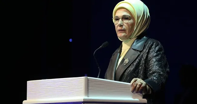 Emine Erdoğan’dan “10 Aralık Dünya İnsan Hakları Günü” mesajı: “Gazze’de yaşanan insan hakları trajedisi” Emine Erdoğan’dan “10 Aralık Dünya İnsan Hakları Günü” mesajı: “Gazze’de yaşanan insan hakları trajedisi”