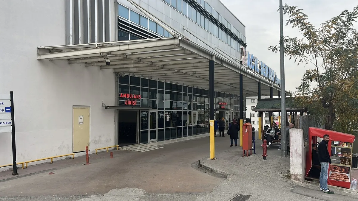 Kocaeli'de 14 öğrenci hastaneye kaldırıldı: Lisede 'tavuk' alarmı! Kocaeli'de 14 öğrenci hastaneye kaldırıldı: Lisede 'tavuk' alarmı!