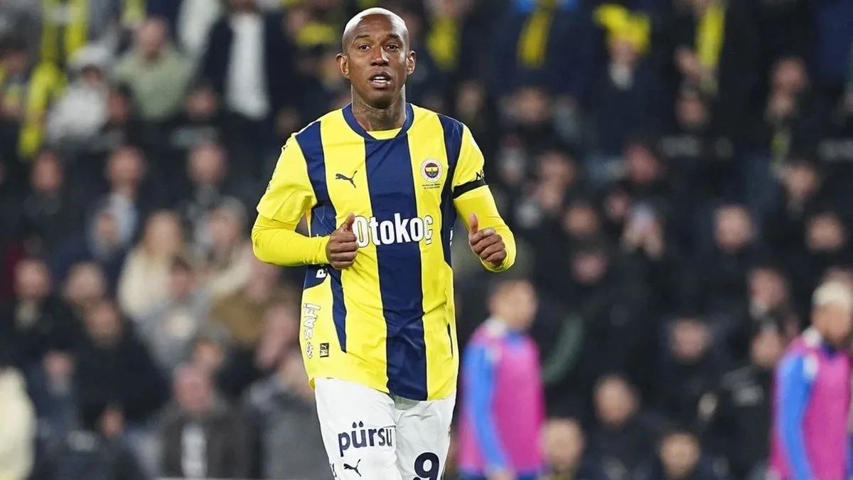 Anderson Talisca, top hakimiyetini gösteriyor.