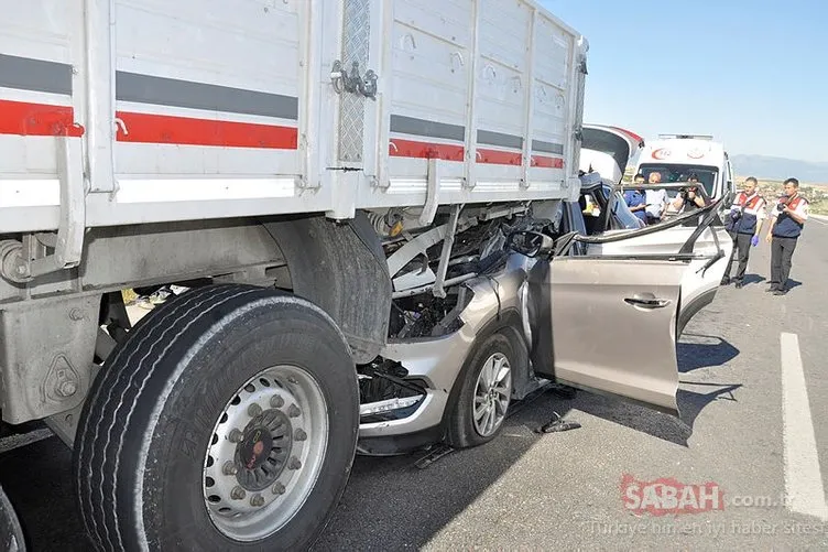Konya’da otomobil TIR’a arkadan çarptı: 2 ölü, 5 yaralı