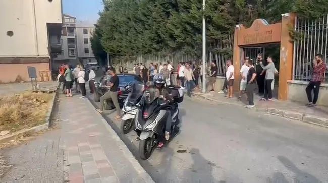 son-dakika-bagcilarda-tekstil-atolyesinde-yangin-ekipler-mudahale-ediyor-1756532139753.jpg SON DAKİKA... Bağcılar'da tekstil atölyesinde yangın! Alevler kontrol altına alındı: Deprem oluyor sandık!
