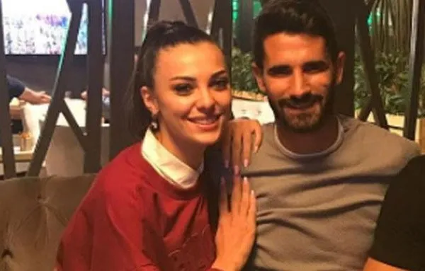Tuvana Türkay ile Fenerbahçeli futbolcu Alper Potuk’un ayrıldığı iddia edildi