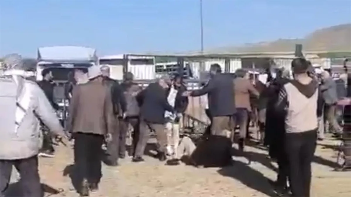 Hayvan pazarında kan döküldü