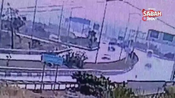 Önüne ambulans çıkan kamyon refüje çarpıp böyle yan yattı | Video