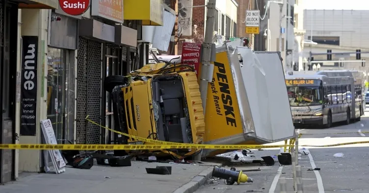 ABD’de korkutan kaza: Kamyon yayaları ezdi