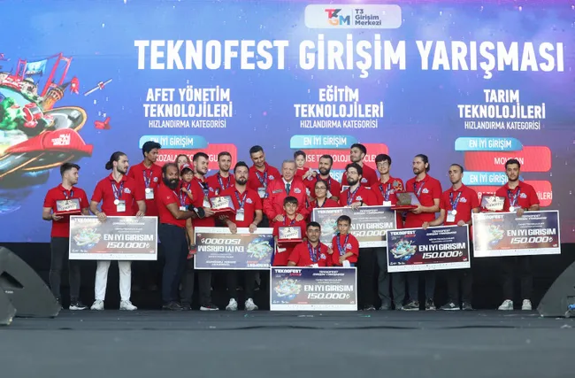Başkan Erdoğan TEKNOFEST'te: Artık gözünü uzaya diken gençlerimiz var!