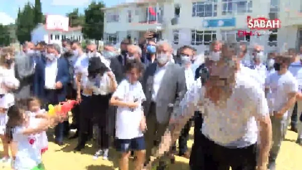 Milli Eğitim Bakanı Ziya Selçuk, öğrencilerle su savaşı yaptı | Video