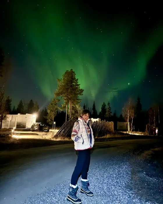 Ailecek kuzey ışıklarını izlediler! Engin Altan Düzyatan ile Neslişah Alkoçlar çiftinin çocuklarıyla muhteşem tatili...