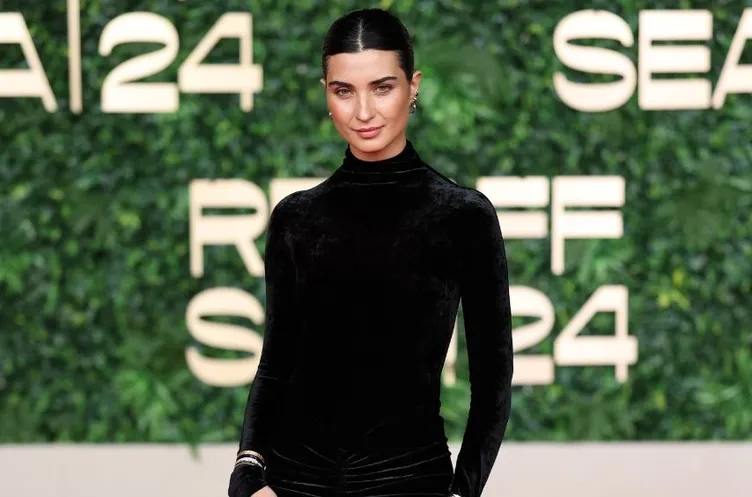 Tuba Büyüküstün’ün ikizleri Maya ve Toprak 13’üncü yaş gününü kutladı! İşte ikizlerin son hali!
