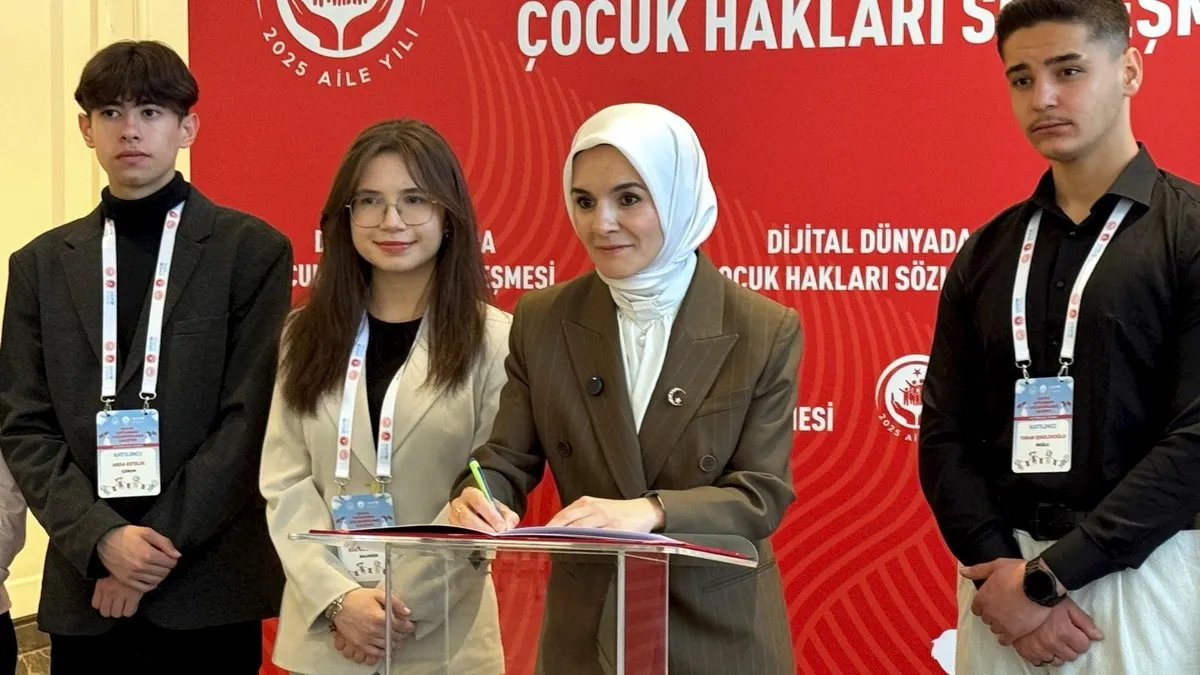 Aile ve Sosyal Hizmetler Bakanı Göktaş, “Dijital Dünyada Çocuk Hakları Sözleşmesinin” ilk imzasını attı