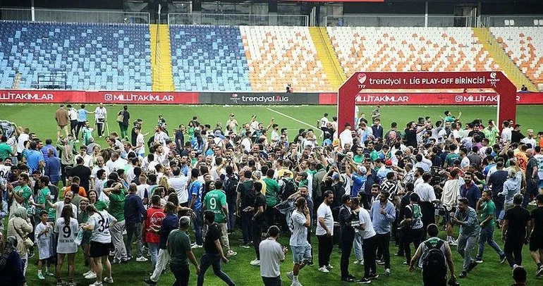 Bodrum FK taraftarları, takımlarının Süper Lig’e çıkmasını kutladı