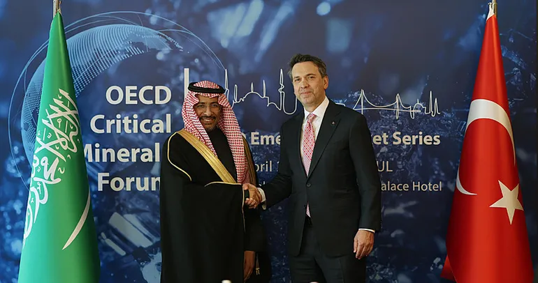 Bakan Bayraktar, Suudi Arabistan Sanayi ve Maden Kaynakları Bakanı Al-Khorayef ile görüştü