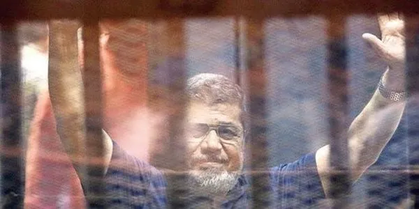 Seçilmiş Cumhurbaşkanı Mursi'ye idam kararı