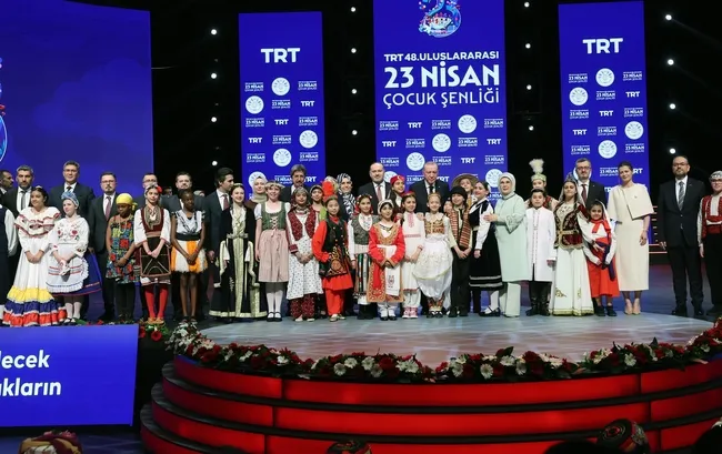 emine-erdogandan-trt-48-uluslararasi-23-nisan-cocuk-senligi-gala-programi-paylasimi-1776968742080.jpg