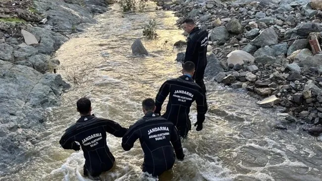 son-dakika-focadaki-sel-felaketinde-son-durum-1761287629335.jpeg Son dakika: Metrekareye 144 kg yağış düştü! Foça'daki sel felaketinde son durum...