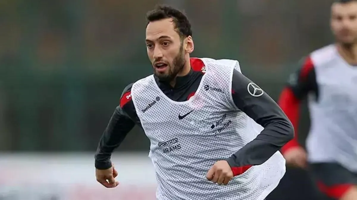 Kasımın en iyisi Çalhanoğlu