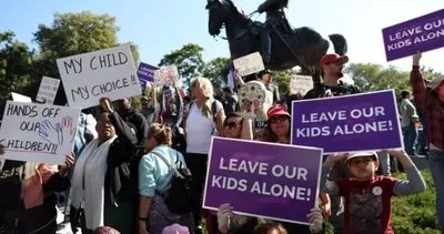 LGBT lobisine tepkiler büyüyor… Kanadalılar ayaklandı: Çocuklarımızı rahat bırakın!