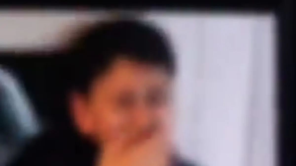 Küçük çocuğu sokak ortasında darp edip videoya almışlardı! Tepki çeken görüntü hakkında soruşturma başlatıldı Küçük çocuğu sokak ortasında darp edip videoya almışlardı! Tepki çeken görüntü hakkında soruşturma başlatıldı