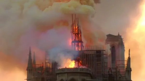 Son dakika haberi: Paris Notre Dame Katedrali böyle yandı… Çaresizce izlediler