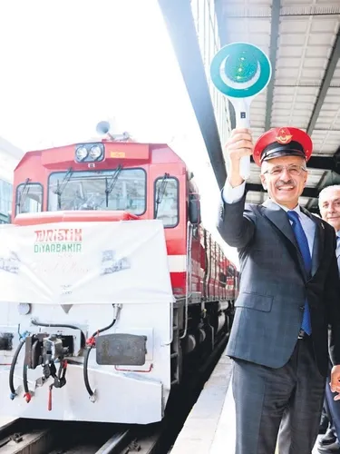 turistik-diyarbakir-ekspresi-ilk-seferine-ugurlandi-1713554007819.jpeg