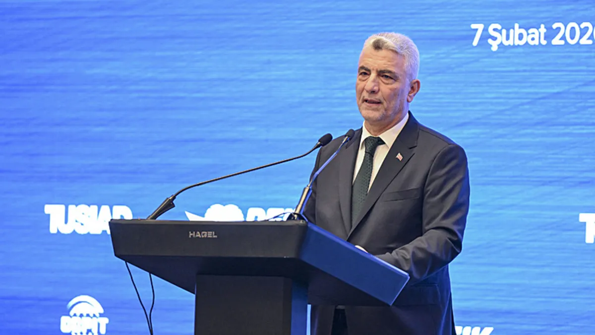 Bakan Bolat: “Türkiye ekonomisi 21 çeyrektir büyümesini sürdürüyor” Bakan Bolat: “Türkiye ekonomisi 21 çeyrektir büyümesini sürdürüyor”