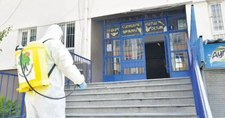 Mamak’ta 67 okul dezenfekte edildi