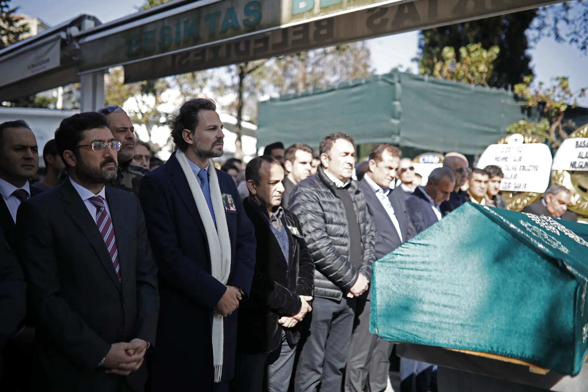 Manolya Onur son yolculuğuna uğurlandı Galeri Magazin Manolya Onur son yolculuğuna uğurlandı Galeri Magazin