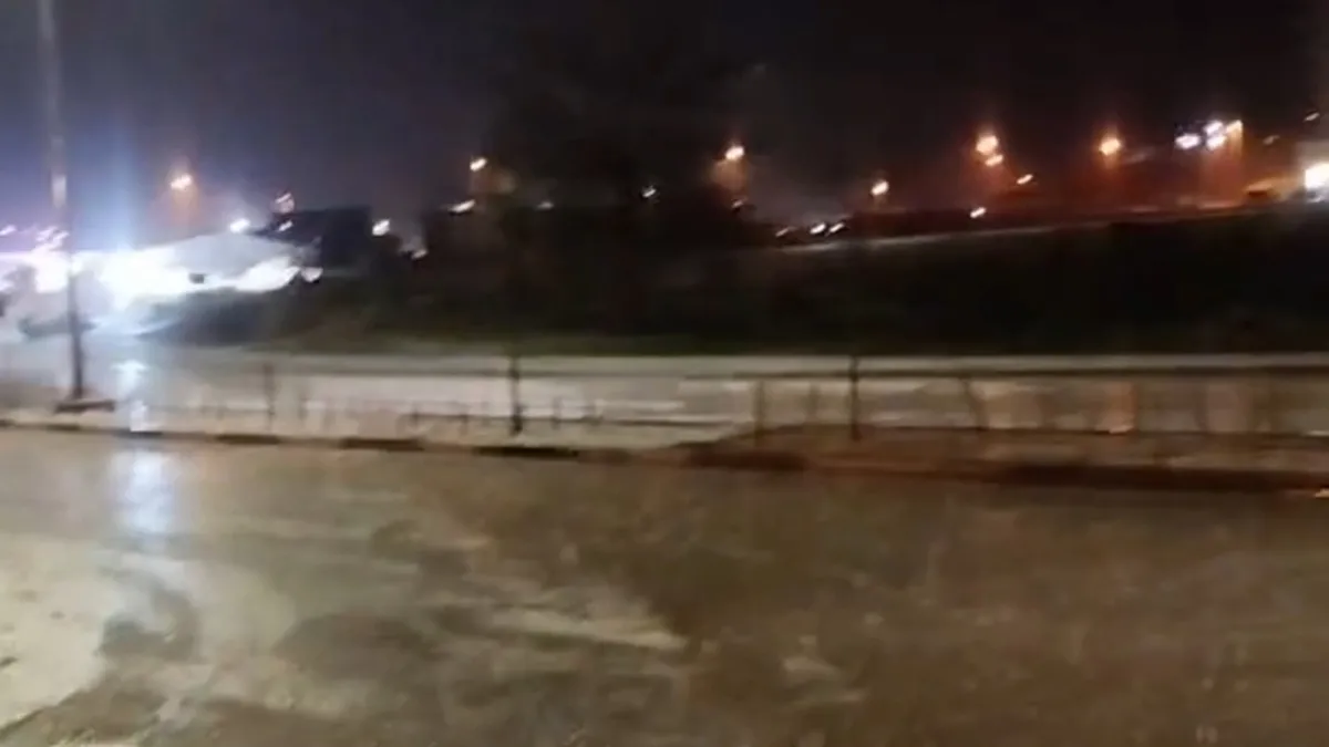 Besni’de fındık büyüklüğünde dolu etkili oldu Besni’de fındık büyüklüğünde dolu etkili oldu