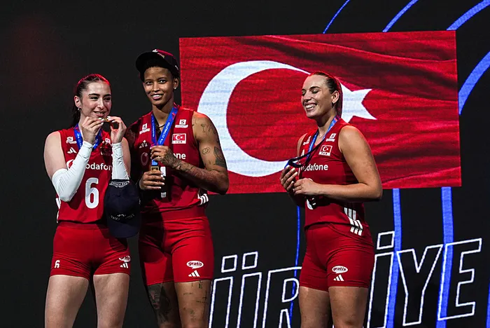 daniele-santarelliden-a-milli-kadin-voleybol-takiminda-3-sampiyonluk-1785102206061.jpeg