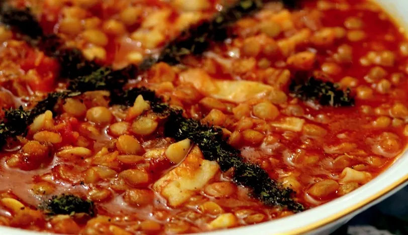 Güney Usulü Erişteli Mercimek Çorbası Tarifi
