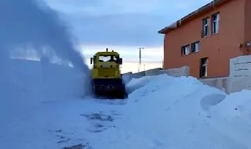 Kalp hastasına, kardan kapanan mezra yolunu 2 saatte açarak ulaştılar #van Kalp hastasına, kardan kapanan mezra yolunu 2 saatte açarak ulaştılar #van