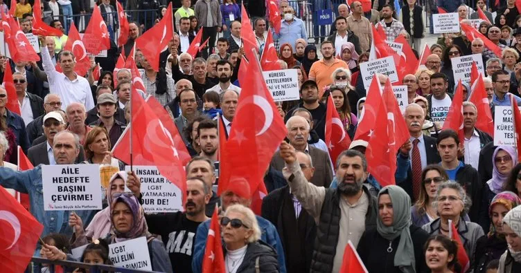 İzmirliler LGBT karşıtı yürüyüş düzenledi