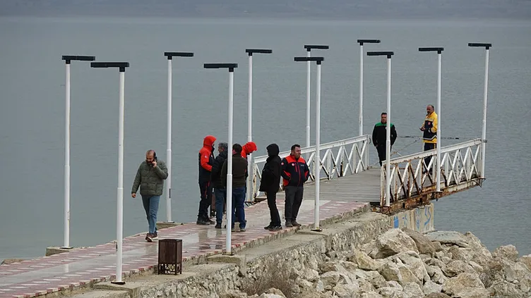 Herkes onu arıyor: 3 ilden dalgıç ekipler geldi! Ailesi montunu bulmuştu…