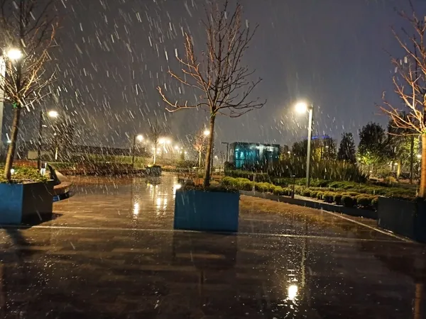 son-dakika-meteoroloji-uyarmisti-istanbulda-beklenen-kar-yagisi-basladi-1642277986893.jpg