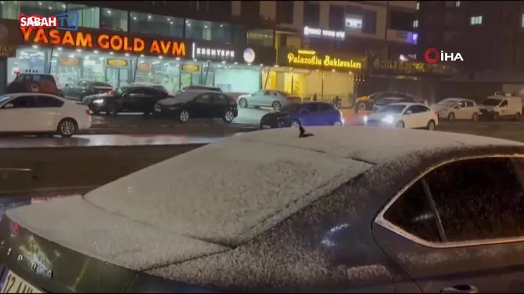 Yüksekova'ya kış geldi: Lapa lapa kar yağışı başladı | Video
