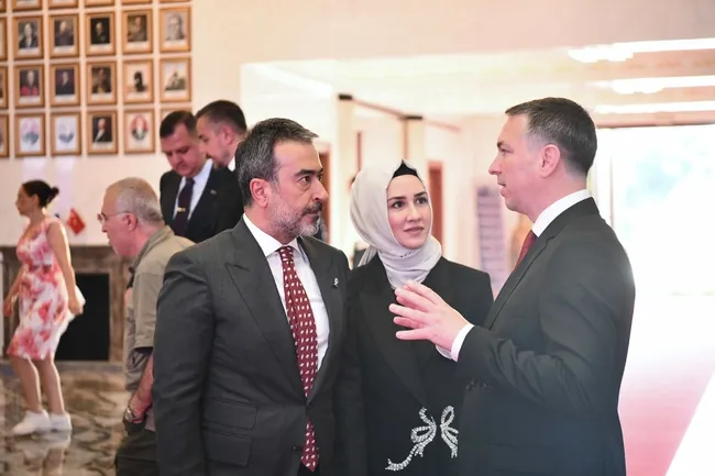 ak-parti-ankara-il-baskani-hakan-han-ozcan-rusya-gunu-resepsiyonuna-katildi-1781169527353.jpg AK Parti Ankara İl Başkanı Hakan Han Özcan Rusya Günü resepsiyonuna katıldı
