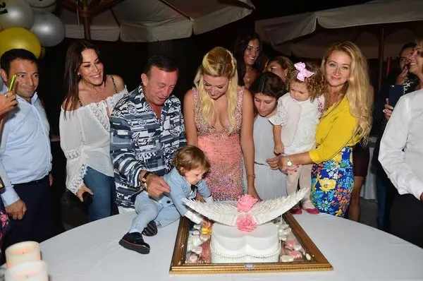 Petek Ertüre'ye görkemli doğum günü