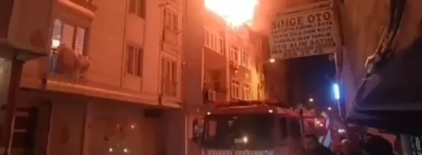 bagcilarda-akillara-durgunluk-veren-olay-evini-atese-verip-sosyal-medyadan-paylasti-1679733573009.jpg