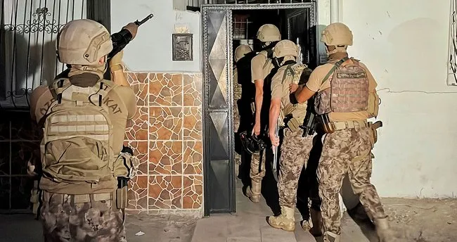 Bakan Yerlikaya: İnegöl Terkinler çetesi çökertildi! Bakan Yerlikaya: İnegöl Terkinler çetesi çökertildi!