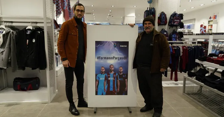 Yusuf Yazıcı, posteri ile konuÅan taraftarla buluÅtu