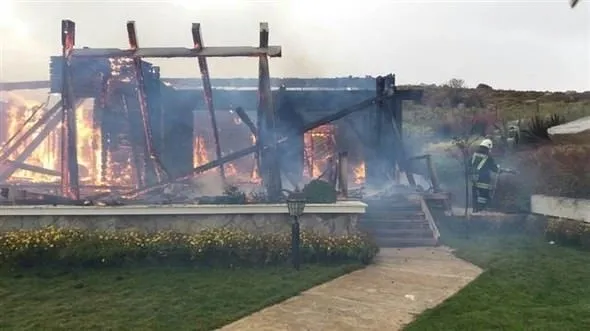 Ağaoğlu’nun villası yandı!